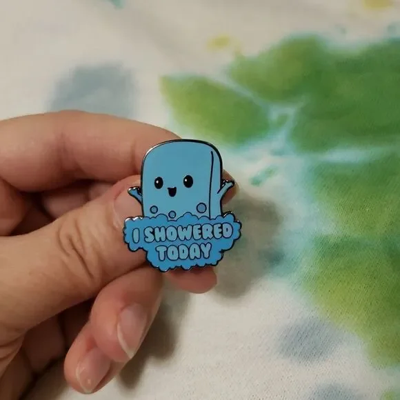 🚿 I showered today enamel pin - Picture 2 of 6